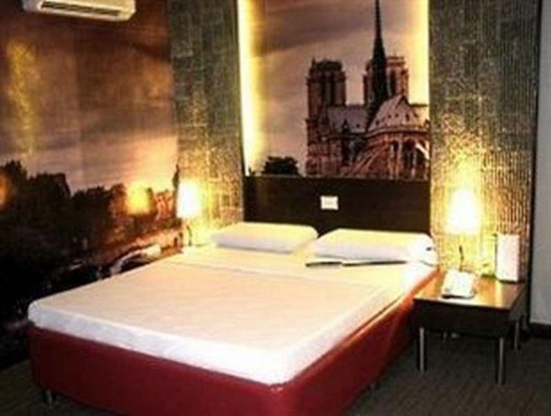 Eurotel North Edsa Hotel 3*